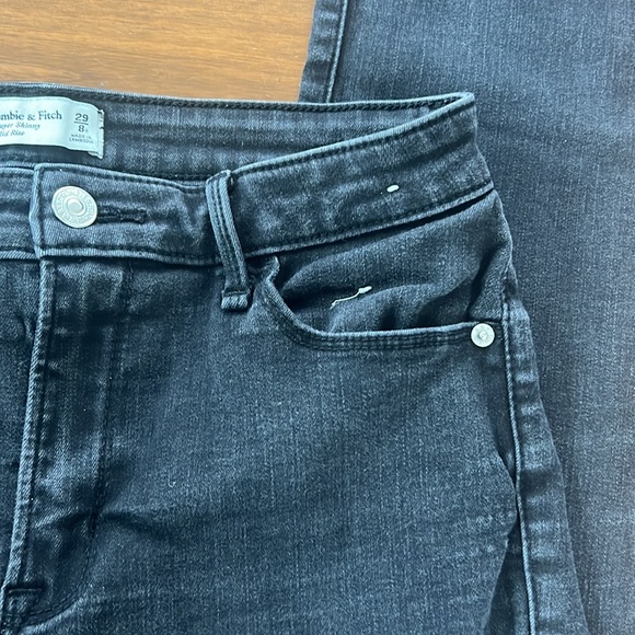 Pre loved Abercrombie and Fitch skinny jeans - Picture 3 of 10